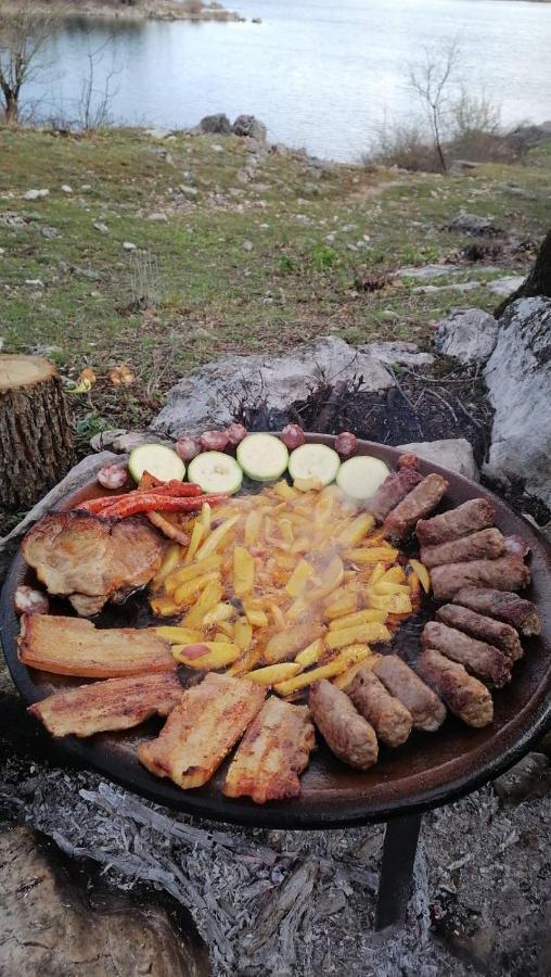 Lake House 'Vilin Konak' Niksic ภายนอก รูปภาพ